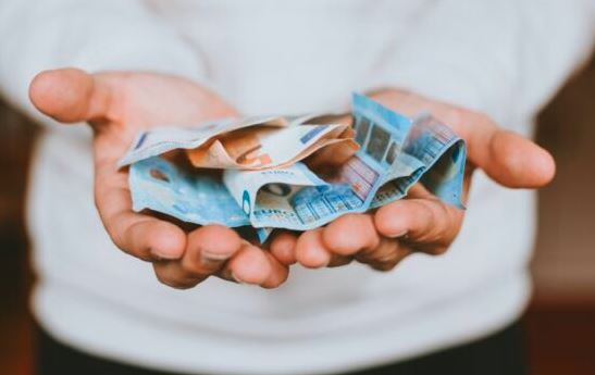 Studentessa dona i soldi della borsa di studio ad un&rsquo;associazione di disabili