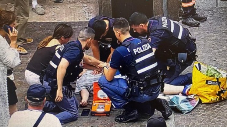 Varese: poliziotto salva la vita ad un’anziana in arresto cardiaco Varese: poliziotto salva la vita ad un’anziana in arresto cardiaco