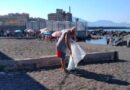 Volontario ogni pomeriggio pulisce la spiaggia libera di Ercolano Volontario ogni pomeriggio pulisce la spiaggia libera di Ercolano