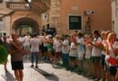 Arco: una catena umana salva una storica libreria Arco: una catena umana salva una storica libreria